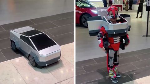 Links steht ein Modell des Tesla Cybertruck auf dem Boden, rechts steht ein Junge im "Transformers"-Outfit