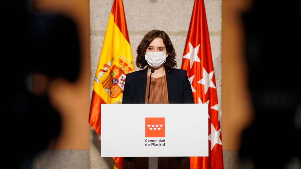 Voll in der Krise : Isabel Diaz Ayuso, die Präsidentin der Regionalregierung von Madrid Isabel Diaz Ayuso, die Präsidentin der Regionalregierung von Madrid