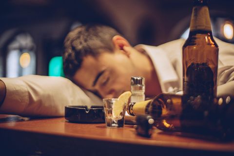 Alkoholvergiftungen kommen häufig vor, sind aber schwer zu behandeln.