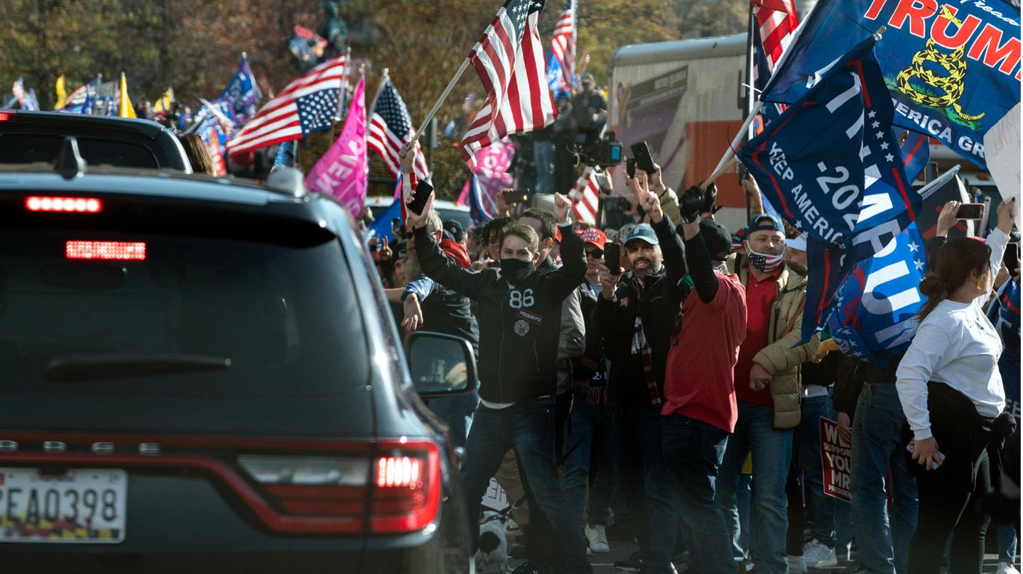 US election 2020 live: March in Washington – Trump “visits” supporters in armored cars