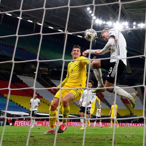 Timo Werner köpft zum 2:1 für die deutsche Mannschaft gegen die Ukraine ein
