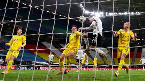 Timo Werner köpft zum 2:1 für die deutsche Mannschaft gegen die Ukraine ein