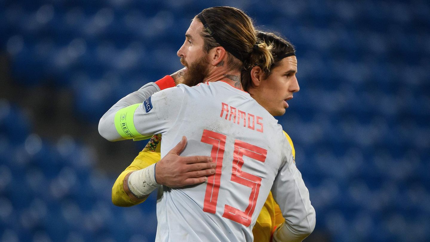 Sergio Ramos und Yann Sommer umarmen sich