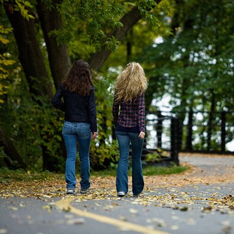Two women from behind: statistics childlessness