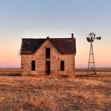 In der Weite der Prärie: In diesem Ende des 19. Jahrhunderts errichtete Gebäude in Kansas wohnte einst der Arzt Dr. William Jones mit Ehefrau und sieben Söhnen.