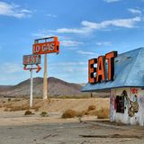 Holloran Springs liegt neben dem Barstow Freeway zwischen Baker und Las Vegas und ist schon lange eine Geisterstadt. Hier gibt es weder etwas zum Essen noch preiswertes Benzin zum Tanken.