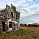 Auf der Landkarte ist Aylmer in North Dakota schon lange verschwunden, nur ein Haus steht noch. "Reisebegleiter durch den amerikanischen Mittelwesten sind oftmals lange Güterzüge", berichtet der Fotograf.