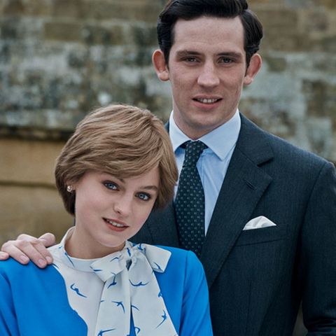 Original und Filmszene: links Charles und Diana 1981 kurz nach der Bekanntgabe ihrer Verlobung. Rechts die Schauspieler Josh O'Connor und Emma Corrin in "The Crown".