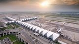 Thailand: Suvarnabhumi International Airport (BKK)  Bangkoks neuer Flughafen ist seit 2006 in Betrieb und ein Entwurf des deutsch-amerikanischen Architekten Helmut Jahn.