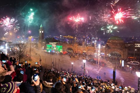 Silvester 2019/2020 an den Hamburger Landungsbrücken