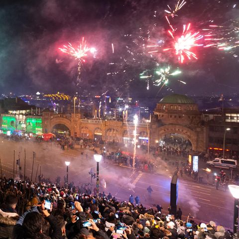 Silvester 2019/2020 an den Hamburger Landungsbrücken