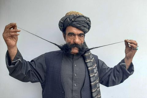 Aghane ist berühmt für seinen Schnurrbart