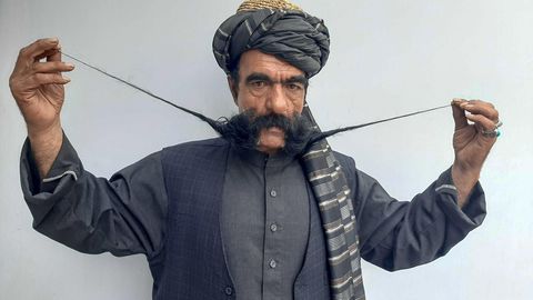Aghane ist berühmt für seinen Schnurrbart