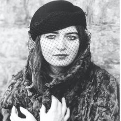 Ein Zusammenschnitt von Alice Frohnert als Prostituierte (früher) und heute