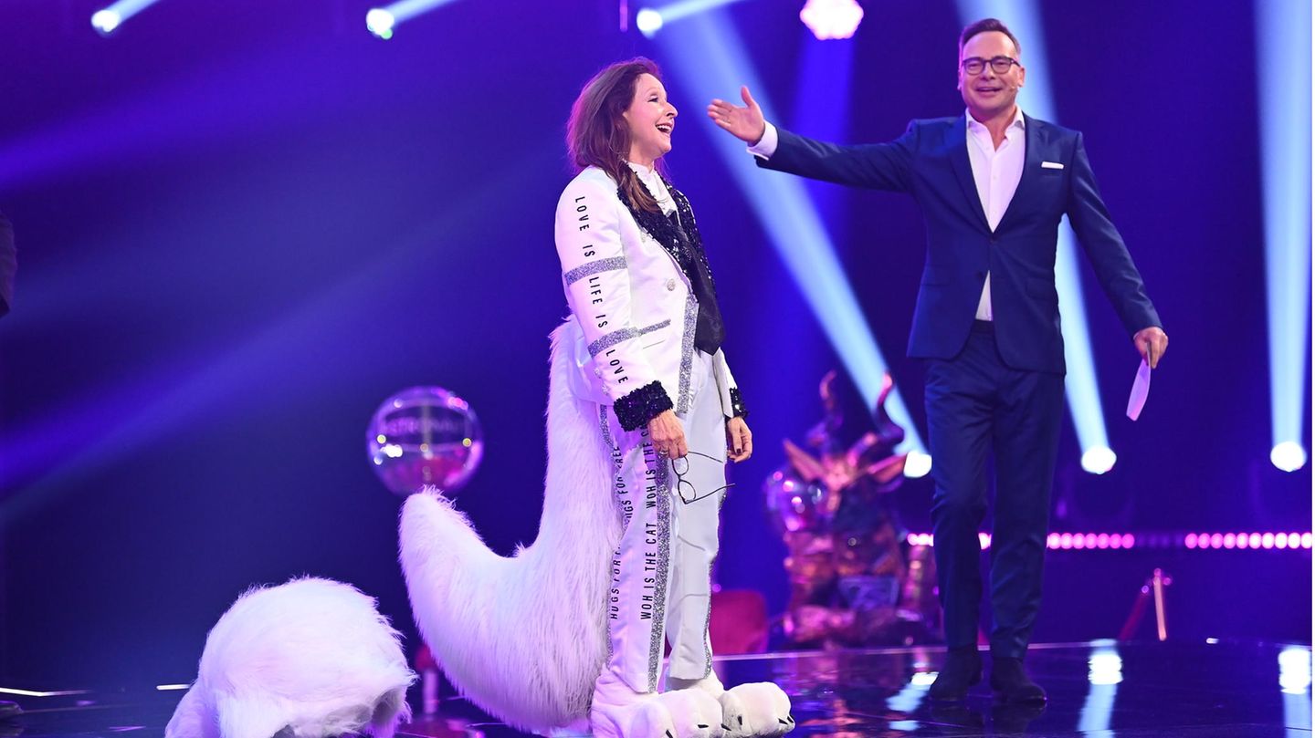 Vicky Leandros mit "The Masked Singer"-Moderator Matthias Opdenhövel