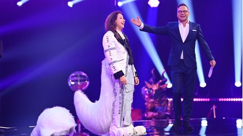 Vicky Leandros mit "The Masked Singer"-Moderator Matthias Opdenhövel