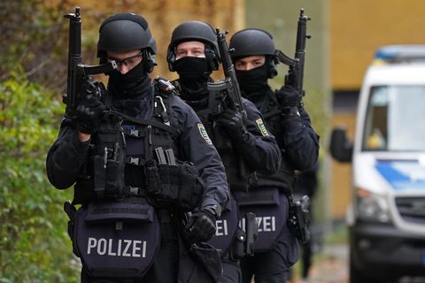 Polizeieinsatz in Berlin nach Diebstahl aus dem grünen Gewölbe in Dresden vor einem Jahr