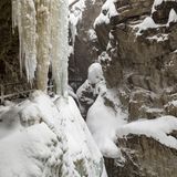 Wandern durch wunderschöne Eisskulpturen, Breitachklamm, Oberstorf  Ab dem 20.12.2020 soll der Breitachklamm für Besucher wieder geöffnet werden. Sowohl im Sommer, aber auch besonders im Winter ist eine Wanderung durch den Breitachklamm ein wunderschönes Erlebnis. Gefrorene Wasserfälle formen zauberhafte Eisskulpturen und Besucher können ein einzigartiges Naturerlebnis erleben. Der Breitachklamm ist die tiefste Felsenschlucht Mitteleuropas. Führungen für Gruppen und eine faszinierende Fackelwanderung kann man über die Internetseite buchen. Hier findet man auch alle aktuellen Informationen zu den Beschränkungen durch die Corona Pandemie.
