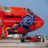 Im Laufe der vergangenen Jahrzehnte machte Qanatas immer wieder mit Aboriginal-Art-Lackierungen auf sich aufmerksam, wie diese Boeing 747-400 "Wunala".