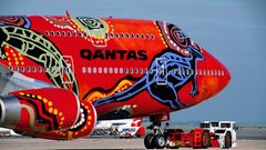 Im Laufe der vergangenen Jahrzehnte machte Qanatas immer wieder mit Aboriginal-Art-Lackierungen auf sich aufmerksam, wie diese Boeing 747-400 "Wunala".