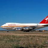 Die verkürzte Version des Jumbojets, die seltene Boeing 747SP, flog auch bei Qantas. Der Vierstrahler war für lange Strecken konzipiert, kam zunächst auf der Route zwischen Sydney und Wellington in Neuseeland zum Einsatz, später in den 1980er Jahren auch auf den transpazifischen Strecken in die USA.