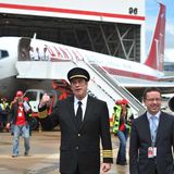 Mit der Boeing 707 begann 1959 das Jet-Zeitalter bei Qantas. Im Bild stehen Qantas-Ambassador John Travolta und der Qantas-Chef Alan Joyce anlässlich der 90-jährigen Jubiläums vor einer musealen Boeing 707.