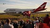 Doch mit Ausbruch der Corona-Pandemie kam der Flugverkehr von und nach Australien sowie innerhalb des Landes fast vollständig zum Erliegen. Qantas verabschiedete sich von der Boeing-747-Flotte für immer.