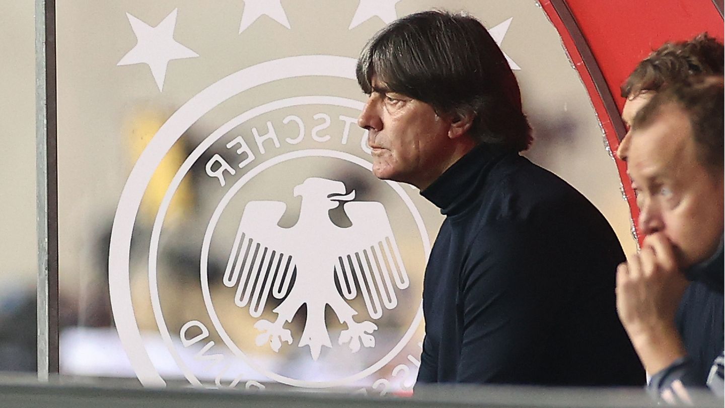 0:6-Schlappe gegen Spanien: Joachim Löw auf der Bank des DFB-Teams