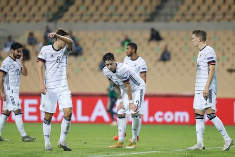 Deutschlands Spieler reagieren nach dem verlorenem Spiel