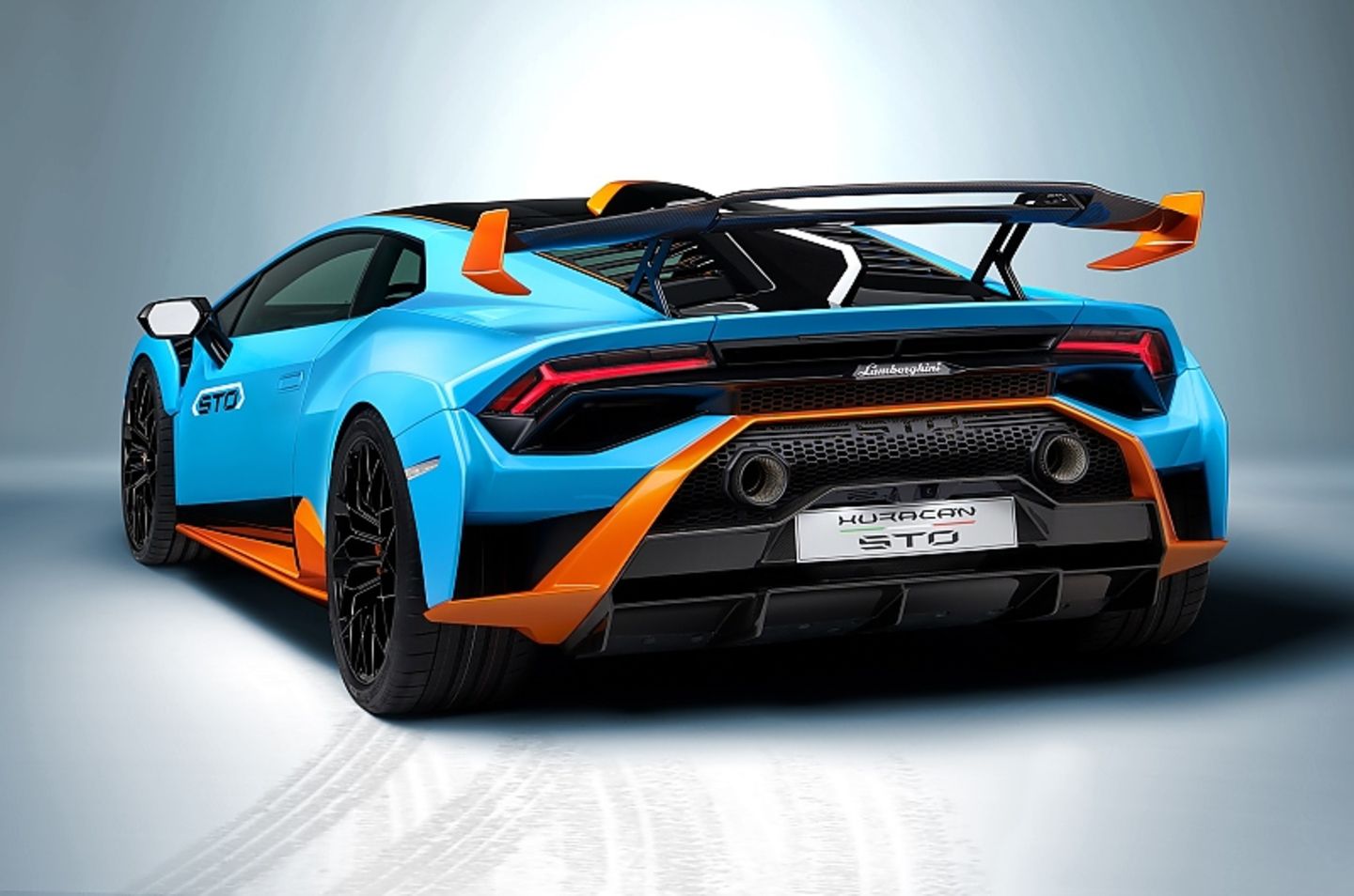 Lamborghini Huracán STO 2021