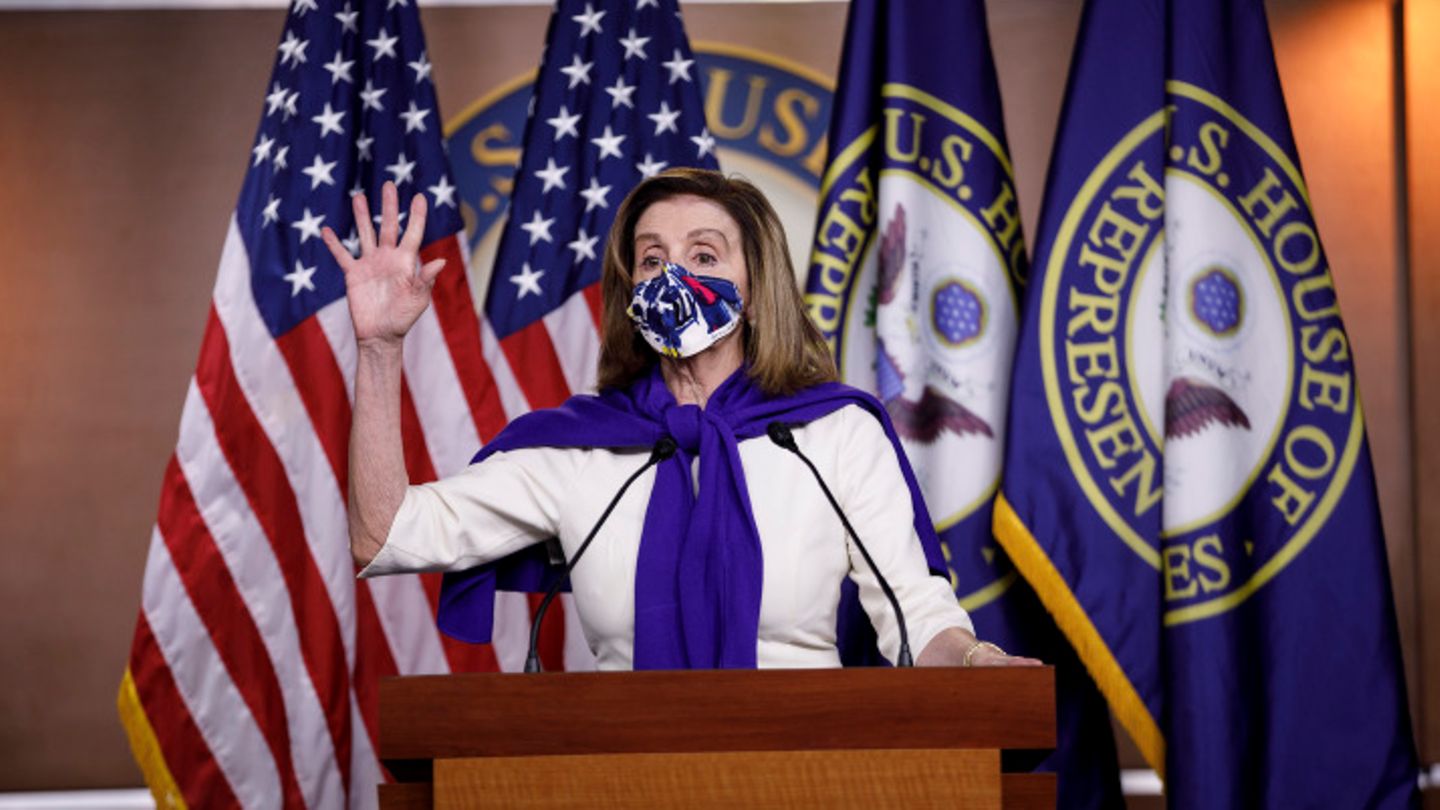 Die 80-jährige Demokratin Nancy Pelosi bleibt weiter die Nummer drei an der Spitze der USA.