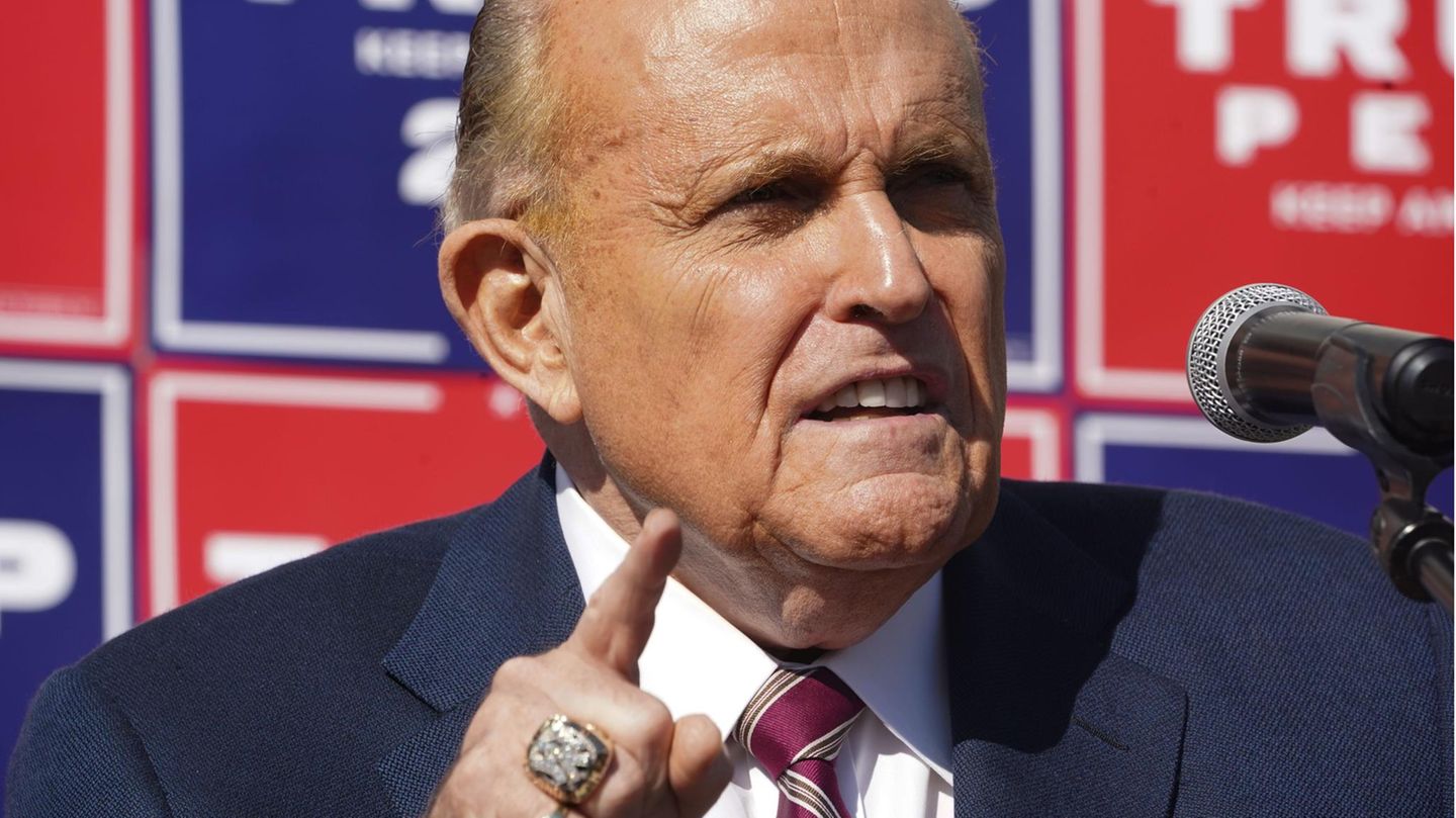 Donald Trumps Anwalt Rudy Giuliani, hier bei einer Pressekonferenz am 7. November in Philadelphia