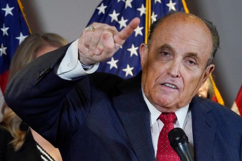 Rudy Giuliani, Anwalt von US-Präsident Trump, spricht während einer Pressekonferenz in Washington