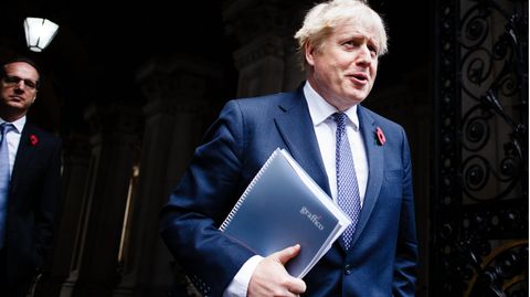 Klatsch und Drama in Downing Street: Boris allein zu Haus – warum der britische Premier seinen wichtigsten Berater vor die Tür setzt