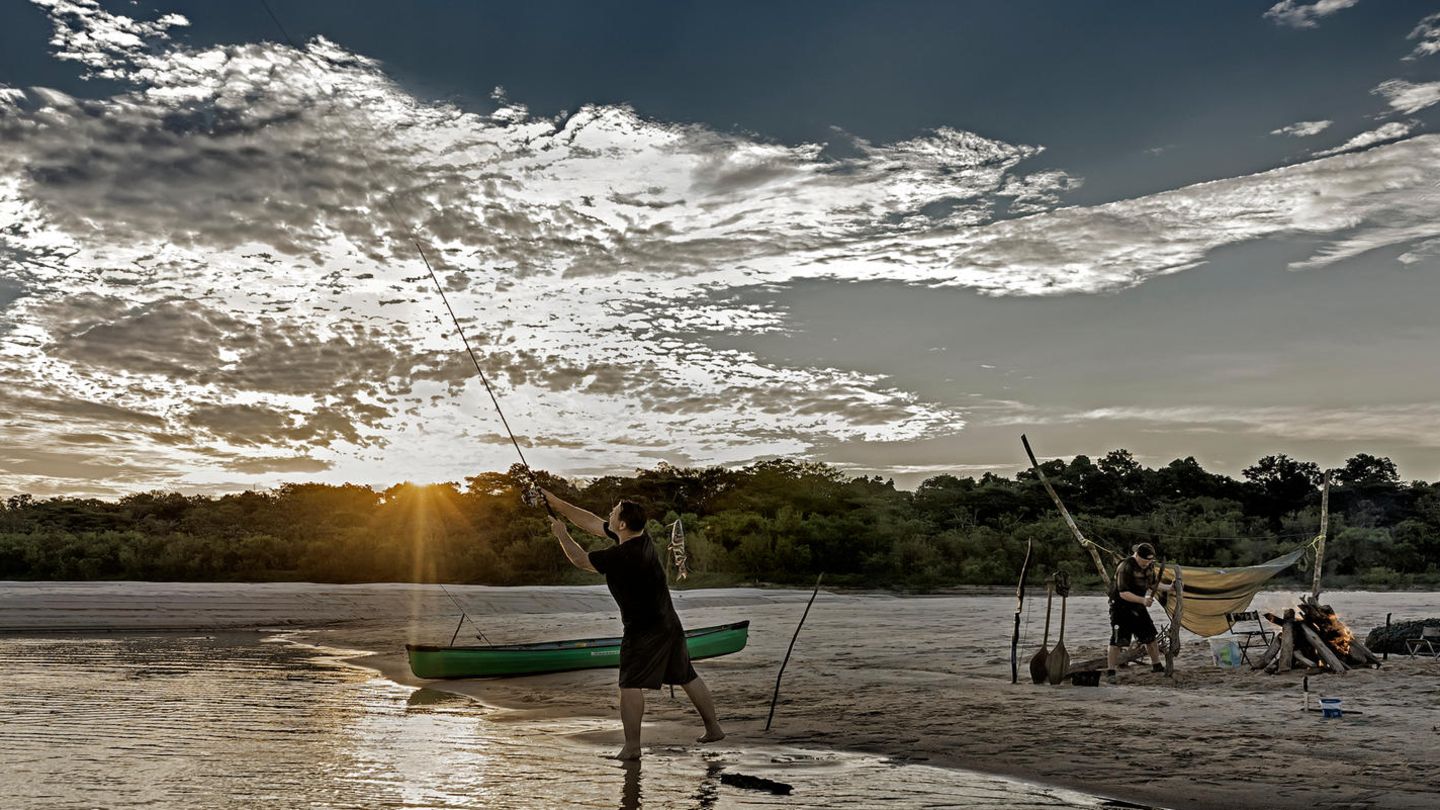 Wieso der Overlauf des Amazonas? "Ein Bekannter hat uns darauf gebracht, er empfahl uns das Länderdreieck bei Leticia, einen der ursprünglichsten Teile des Amazonasgebiets. Dort bringt einen der Fluss durch Kolumbien, Peru und Brasilien", so Joey Kelly.