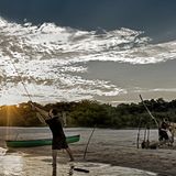 Wieso der Overlauf des Amazonas? "Ein Bekannter hat uns darauf gebracht, er empfahl uns das Länderdreieck bei Leticia, einen der ursprünglichsten Teile des Amazonasgebiets. Dort bringt einen der Fluss durch Kolumbien, Peru und Brasilien", so Joey Kelly.