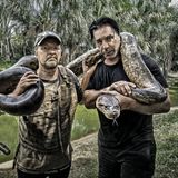 Respekt vor dem Fluss und Natur hatten beide schon vor der Tour. "Trotzdem konnte ich mich nicht zurückhalten, Fotos mit Schlangen zu machen, sagt Till Lindemann. "Ich liebe Schlangen. Dem Joey sind sie unheimlich."