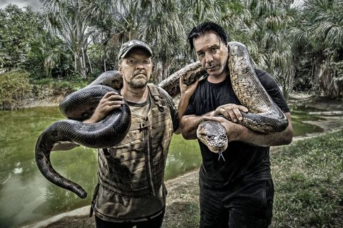 Respekt vor dem Fluss und Natur hatten beide schon vor der Tour. "Trotzdem konnte ich mich nicht zurückhalten, Fotos mit Schlangen zu machen, sagt Till Lindemann. "Ich liebe Schlangen. Dem Joey sind sie unheimlich."