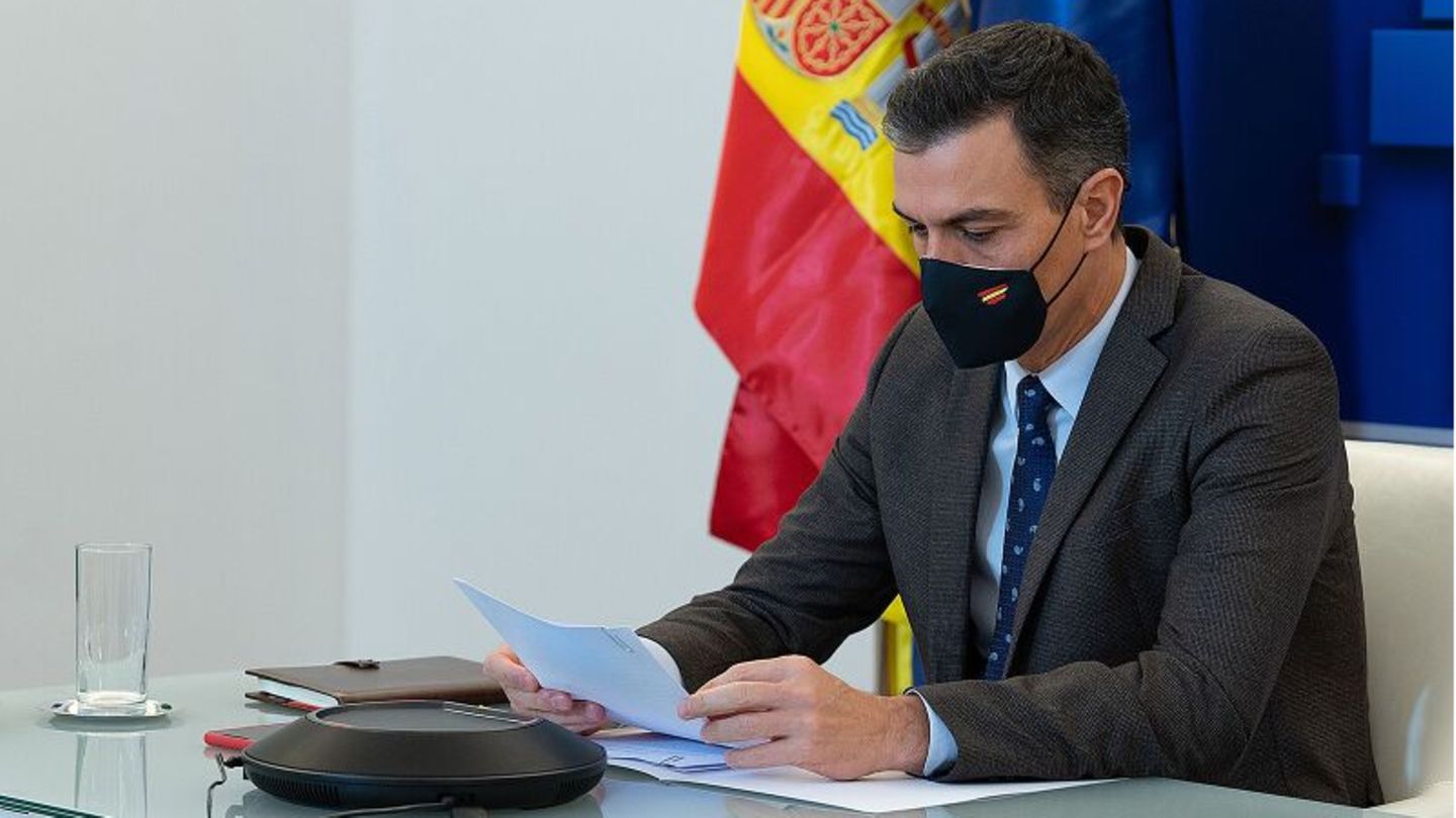 Spanien kündigt Impfplan an Madrid wird wegen Corona abgeriegelt