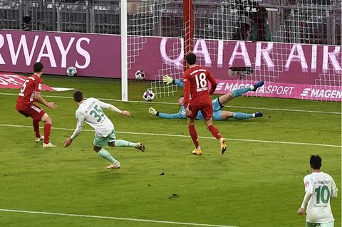 Fußball-Bundesliga Maximilian Eggestein von Werder Bremen trifft gegen den FC Bayern München