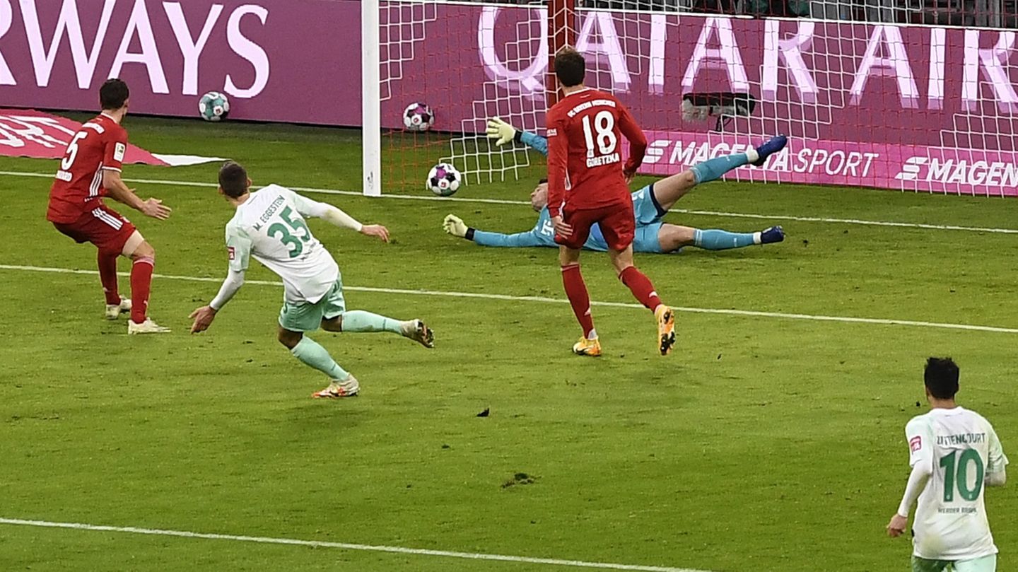 Fußball-Bundesliga Maximilian Eggestein von Werder Bremen trifft gegen den FC Bayern München