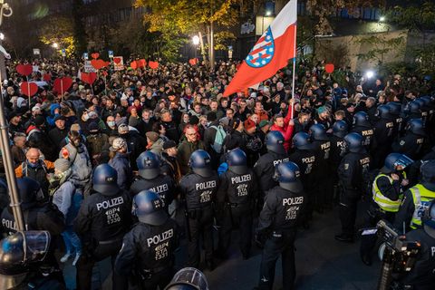 Polizei bei Coronavirus-Demo in Leipzig