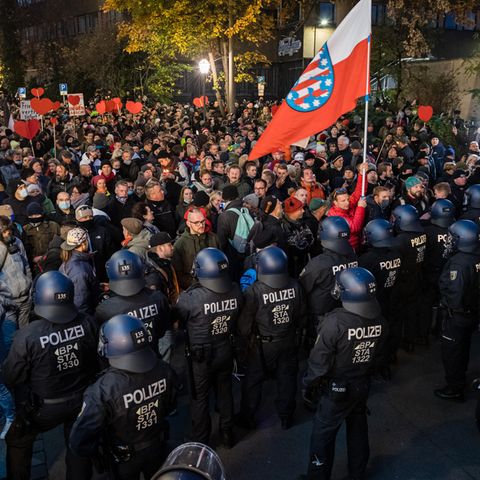Polizei bei Coronavirus-Demo in Leipzig