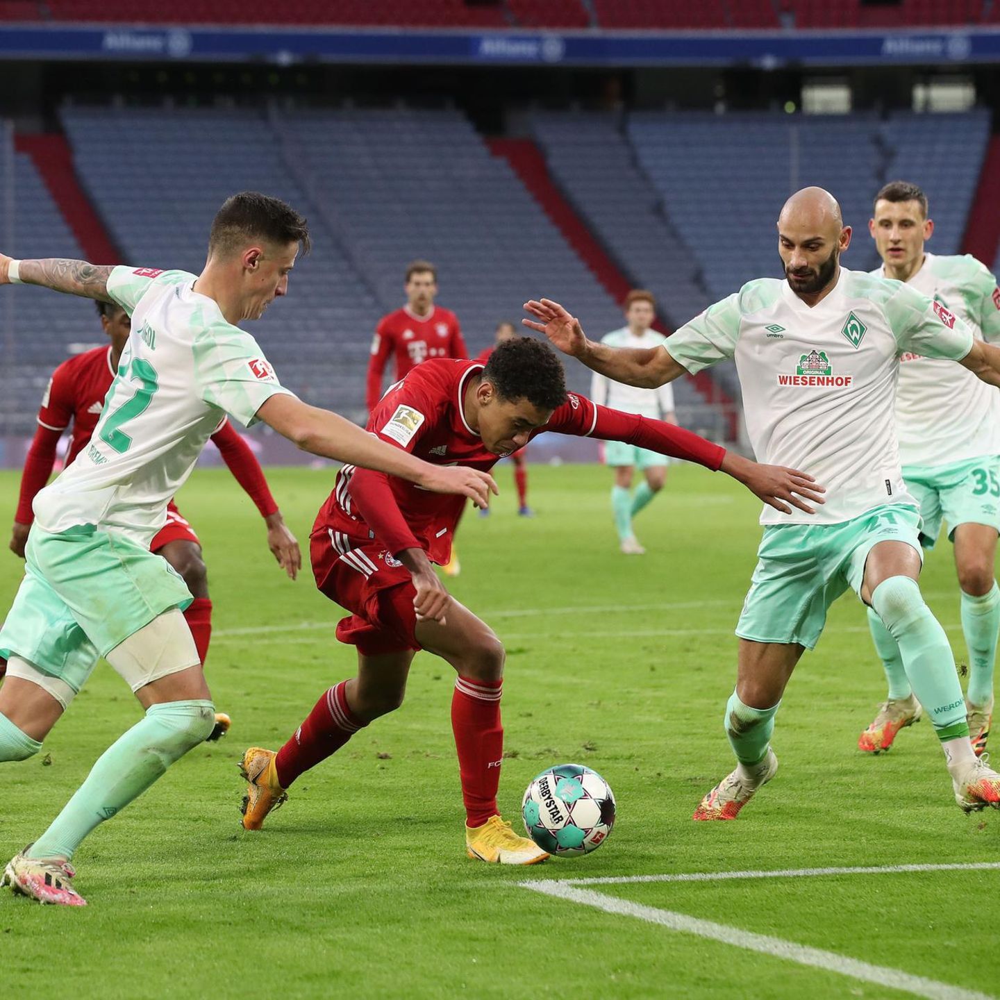 Bundesliga Bayern Stolpert Bvb Verkurzt Dank Haaland Bei Moukoko Debut Stern De