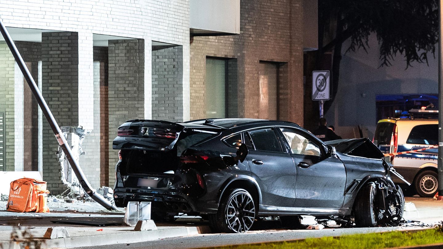 Unfall SUV in Frankfurt/Main