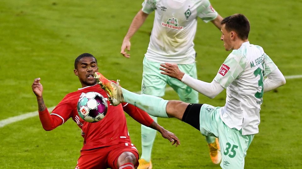 Bundesliga im stern-Check: Bremens Eggestein im Zweikampf mit Douglas Costa