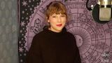 Sie war die große Gewinnerin des Abends: Taylor Swift wurde bei der Verleihung der American Music Awards als "Künstler des Jahres" ausgezeichnet. Zudem gewann sie den Preis als beliebteste Pop/Rock-Sängerin und für das beste Musik-Video ("cardigan"). Die 30-Jährige nahm die Preise per Videoschalte aus ihrem Plattenstudio entgegen. 