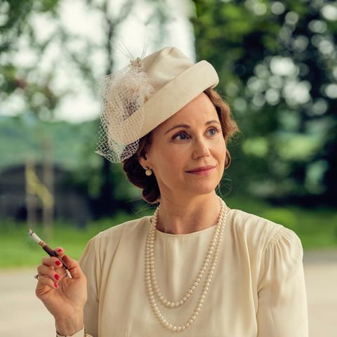 Kronprinzessin Martha rauchend im Gespräch mit Roosevelt
