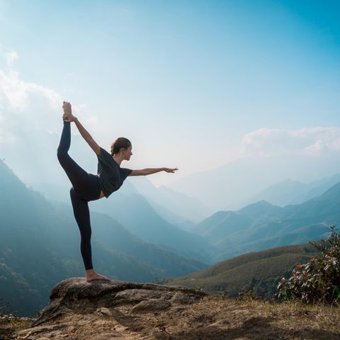 Fitness: Hat mit Esoterik nichts zu tun: Darum macht Yoga so fit – und lässt sich überall anwenden