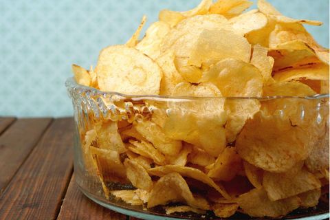 Lifehack: So werden labbrige Chips in wenigen Sekunden wieder knusprig